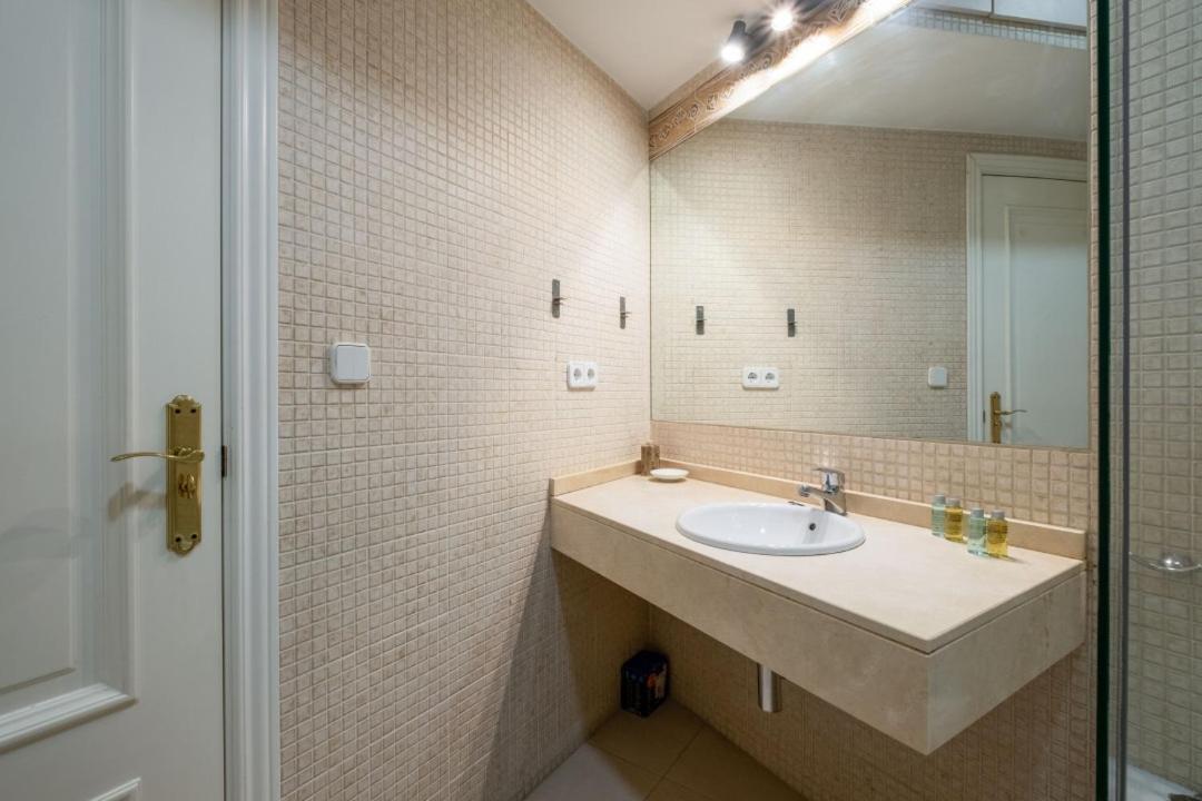 1 Bedroom 1 Bathroom Furnished - Sol - Bright Refurbished - Mintystay Madrid Kültér fotó